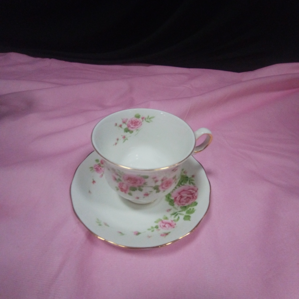 Fine Bone China Pink Roses Avon Mug.